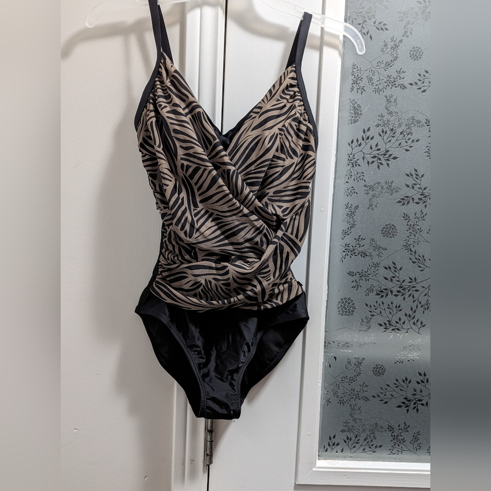 La Vie en Rose aqua swimsuit. Criss Crossing for Bodice. Adjustable Straps.  Sm